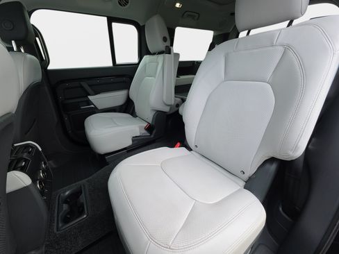 Certified 2025 Land Rover Defender 130 X-Dynamic SE AWD/4WD image 15