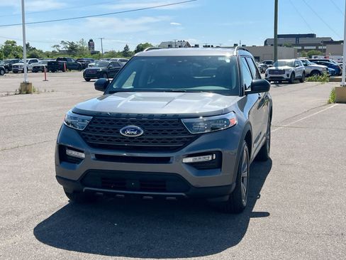 Used 2024 Ford Explorer XLT w/ Equipment Group 202A AWD/4WD image 3