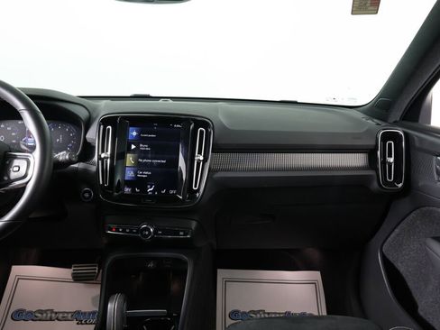 Used 2022 Volvo XC40 T5 R-Design image 30