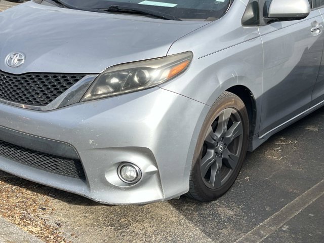 Used 2017 Toyota Sienna SE Premium FWD image 9