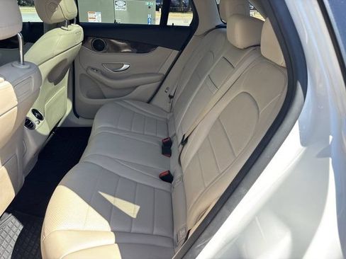 Used 2018 Mercedes-Benz GLC 300 4MATIC image 16