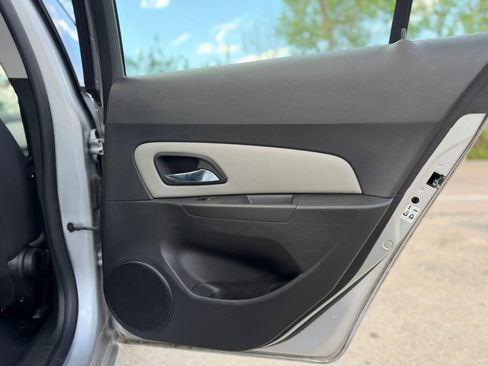 Used 2015 Chevrolet Cruze LS image 31