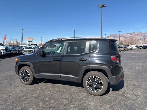 Used 2023 Jeep Renegade Latitude image 12