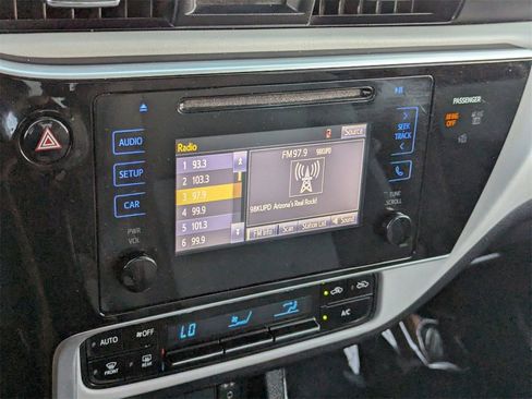 Used 2017 Toyota Corolla LE image 24