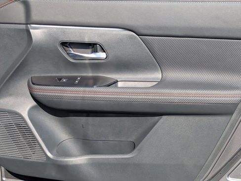 Certified 2025 Nissan Kicks SR AWD/4WD image 30