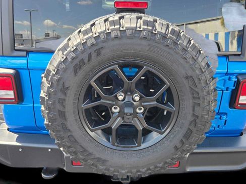 Used 2025 Jeep Wrangler Sport AWD/4WD image 18