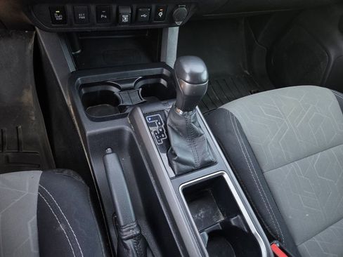Used 2021 Toyota Tacoma TRD Off-Road w/ Technology Package AWD/4WD image 11