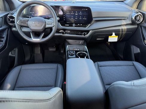 New 2026 Chevrolet Equinox LT w/ Convenience Package II FWD image 6
