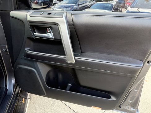 Used 2016 Toyota 4Runner SR5 image 30