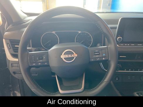 Used 2025 Nissan Rogue SV AWD/4WD image 5