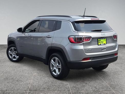Used 2023 Jeep Compass Latitude w/ Convenience Group AWD/4WD image 17