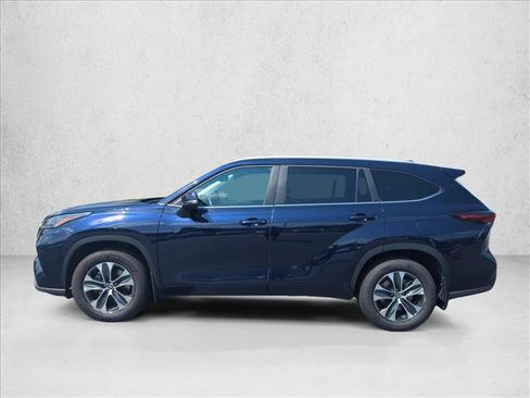 Certified 2026 Toyota Highlander XLE AWD/4WD image 9