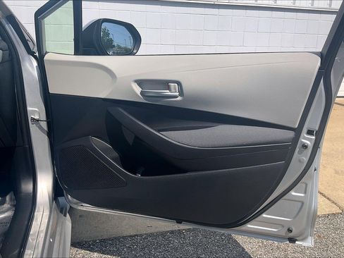 Used 2021 Toyota Corolla LE w/ Carpet Mat Package (TMS) image 28