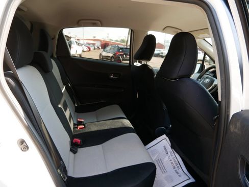 Used 2012 Toyota Yaris LE FWD image 9