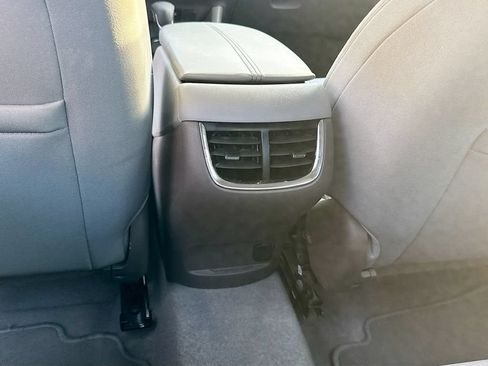 Used 2022 Chevrolet Malibu LT FWD image 28