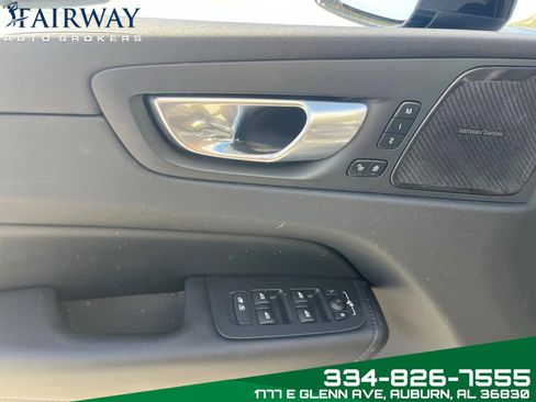 Used 2023 Volvo XC60 B5 Plus image 16
