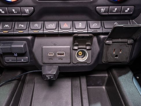 Used 2021 GMC Sierra 1500 AT4 w/ Technology Package AWD/4WD image 29