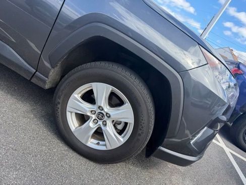 Used 2021 Toyota RAV4 XLE w/ Convenience Package image 4