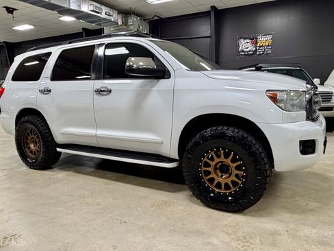 Used 2010 Toyota Sequoia Limited AWD/4WD image 4