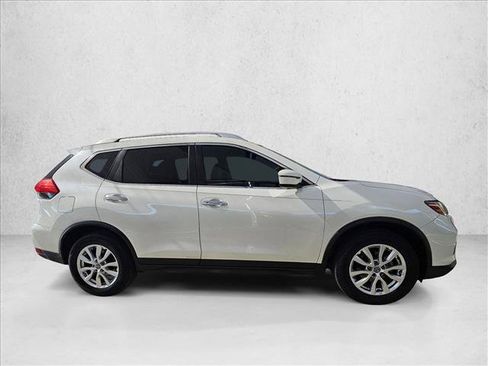 Used 2017 Nissan Rogue SV FWD image 3
