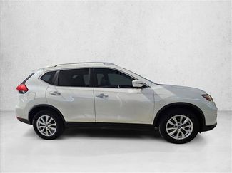 Used 2017 Nissan Rogue SV FWD video 3