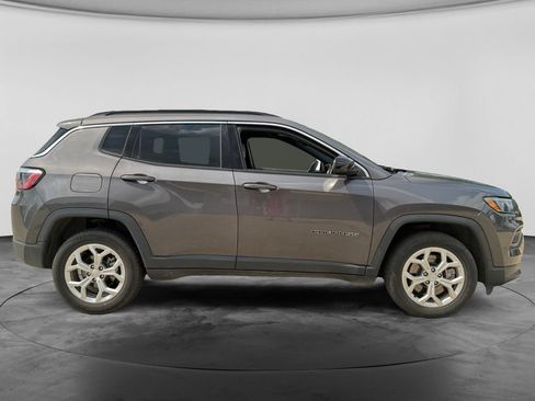 Used 2024 Jeep Compass Latitude AWD/4WD image 10