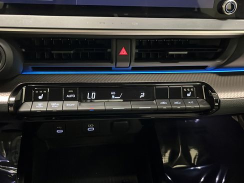 Used 2024 Toyota Prius XLE AWD/4WD image 19