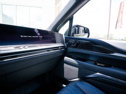 Used 2026 Cadillac Escalade IQ Sport 1 w/ LPO, Floor Liner Package AWD/4WD image 43