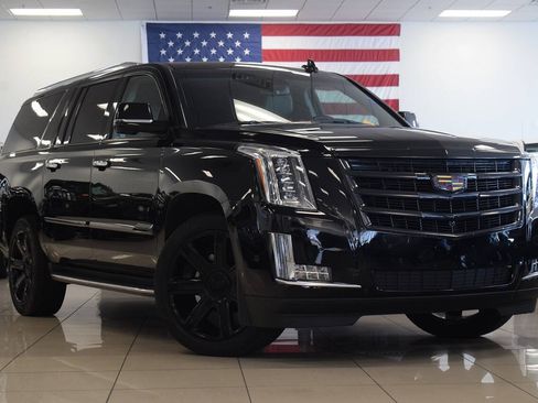 Used 2019 Cadillac Escalade ESV Luxury RWD image 1