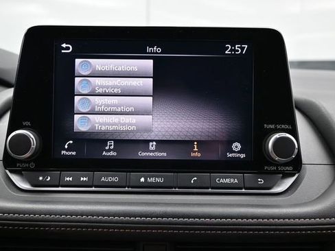 Used 2025 Nissan Rogue SV AWD/4WD image 38