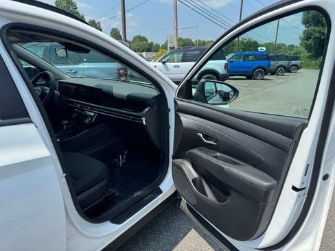 Used 2025 Hyundai Tucson SEL FWD image 16