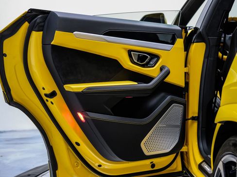 Used 2021 Lamborghini Urus AWD/4WD image 98