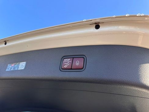 Used 2024 Mercedes-Benz GLC 300 GLC 300 image 42