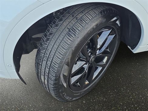 Used 2025 Land Rover Discovery Sport S image 31