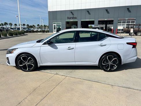 Certified 2024 Nissan Altima 2.5 SR image 3