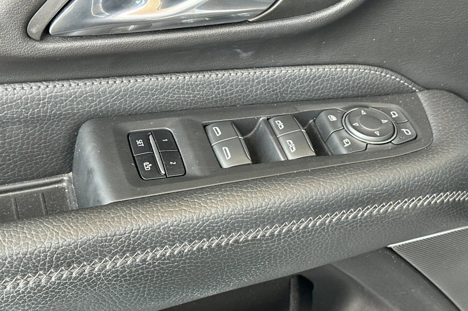 Used 2022 GMC Yukon Denali AWD/4WD image 12