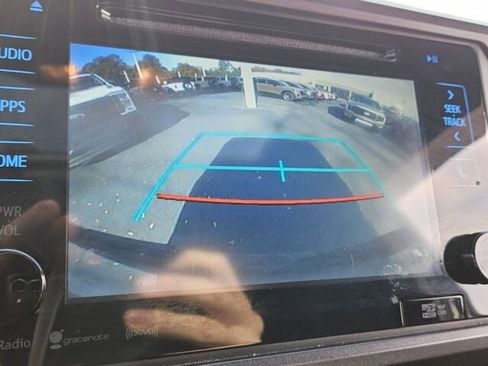 Used 2017 Toyota Tacoma TRD Sport image 22