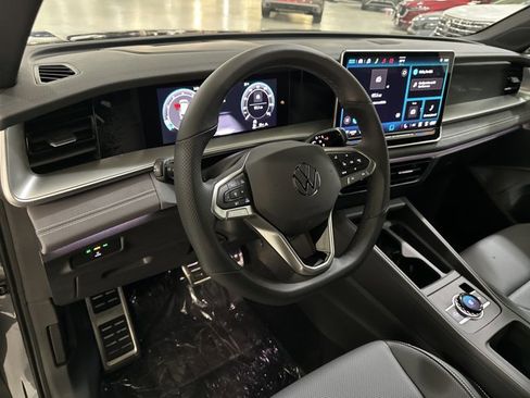 New 2026 Volkswagen Tiguan SE R-Line image 15