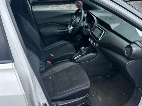 Used 2018 Nissan Kicks S FWD image 20
