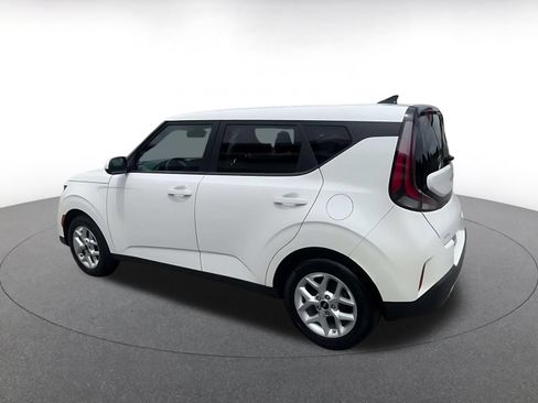 Used 2025 Kia Soul LX w/ LX Technology Package FWD image 10