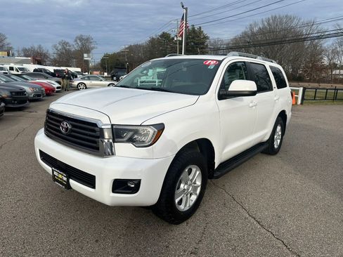 Used 2019 Toyota Sequoia SR5 image 1