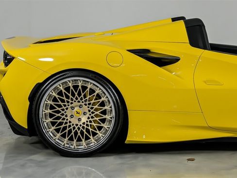 Used 2021 Ferrari F8 Tributo RWD image 13