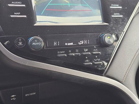 Used 2019 Toyota Camry LE image 21