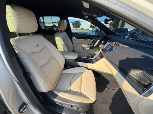 Used 2017 Cadillac XT5 FWD image 30