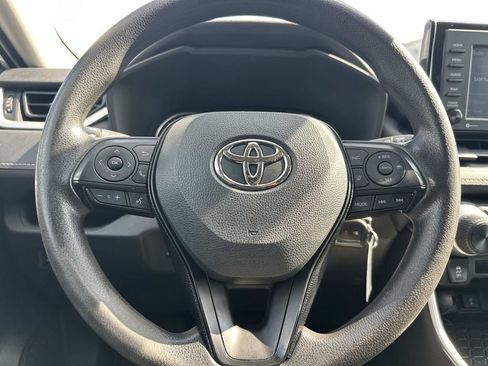 Used 2021 Toyota RAV4 LE FWD image 20