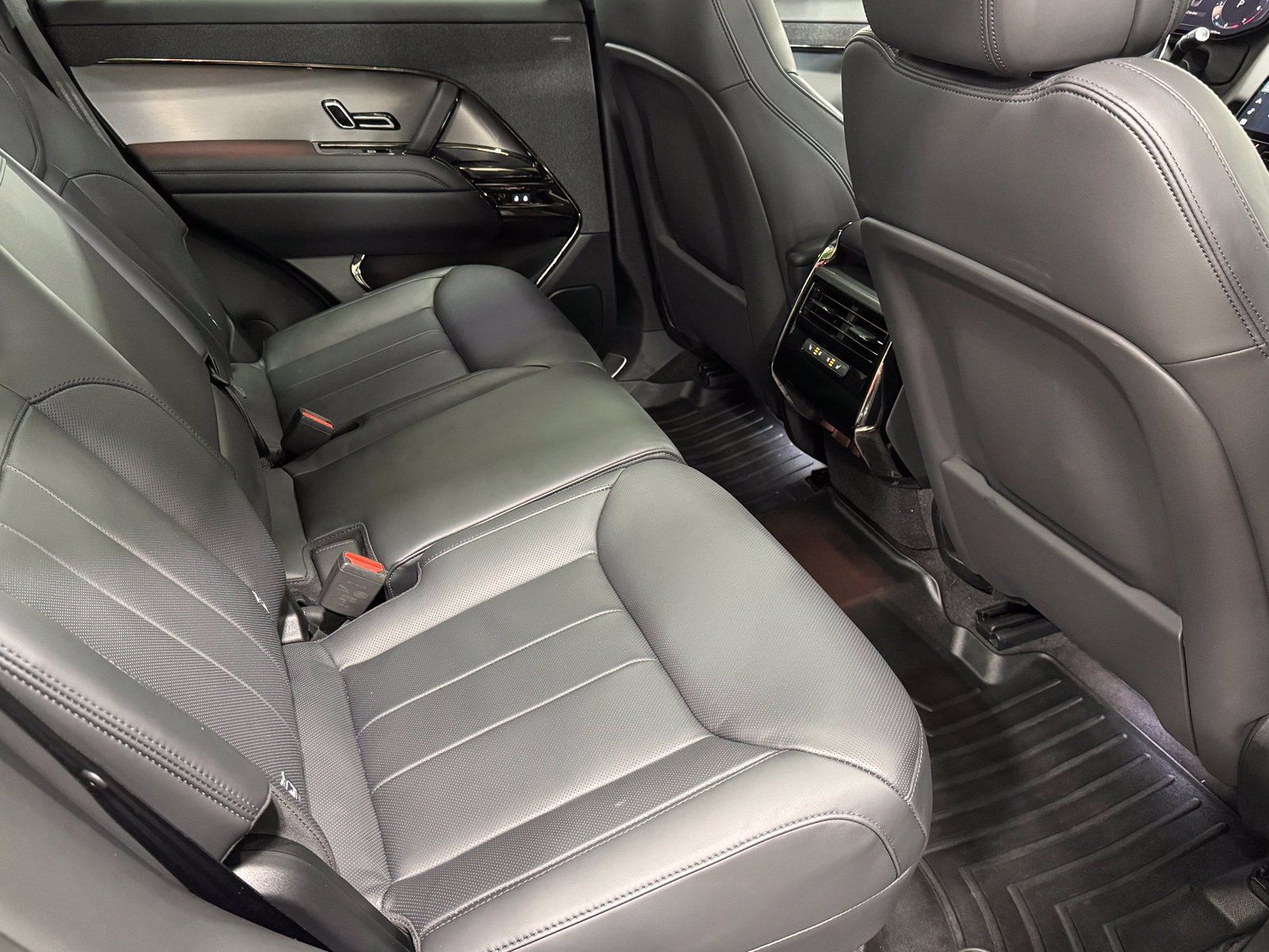 Used 2024 Land Rover Range Rover Sport SE AWD/4WD image 50
