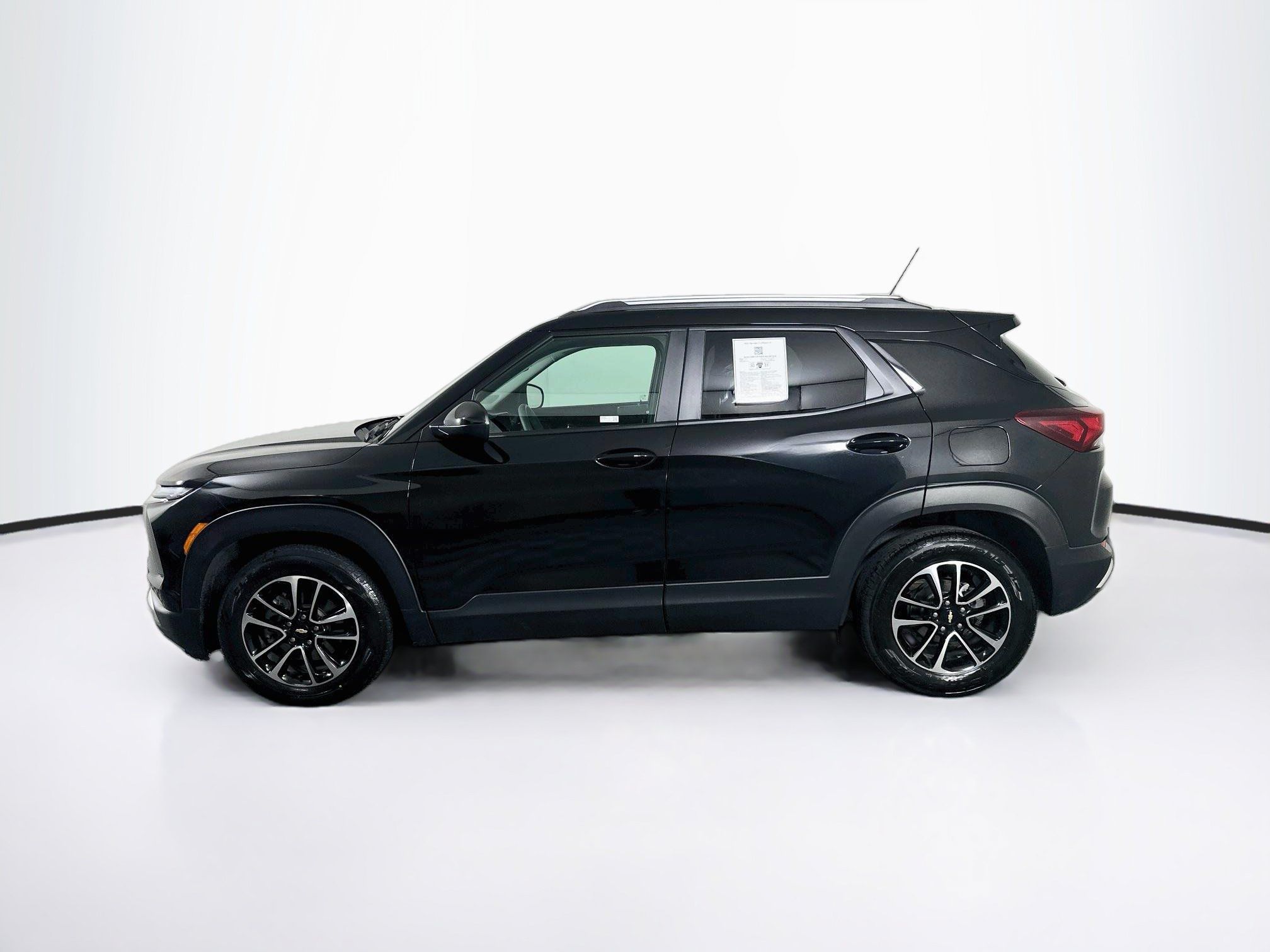 Used 2025 Chevrolet TrailBlazer LT FWD image 4
