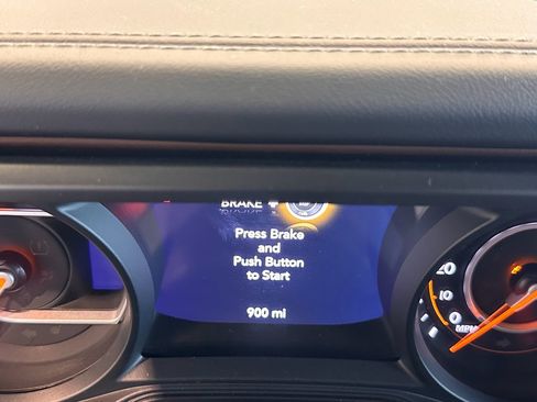 Used 2024 Jeep Gladiator Rubicon w/ Technology Group image 13