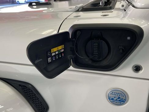 Used 2023 Jeep Wrangler Unlimited Sahara w/ Cold Weather Group image 10