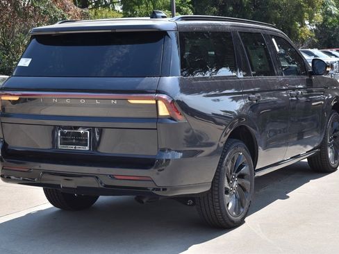 New 2025 Lincoln Navigator Reserve w/ Jet Appearance Package image 7